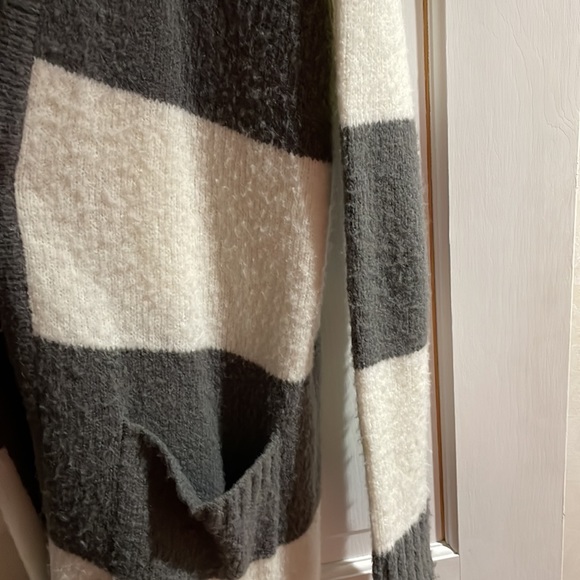 Aerie White/Gray striped Sweater Coat in size small - Picture 3 of 4